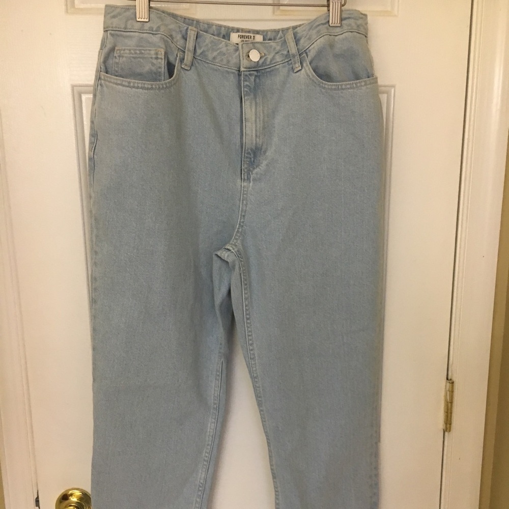 Forever 21 Lightwash Mom Jeans